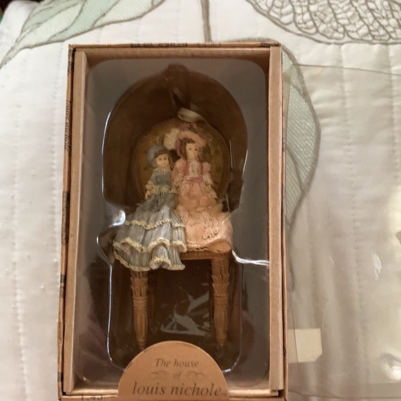 A Louis Nichole collection. 4 pieces - Picture 6 of 7